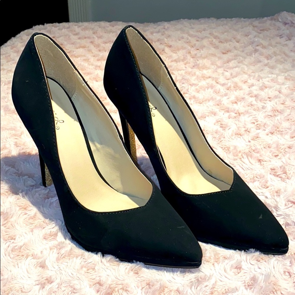 Qupid Black Pumps